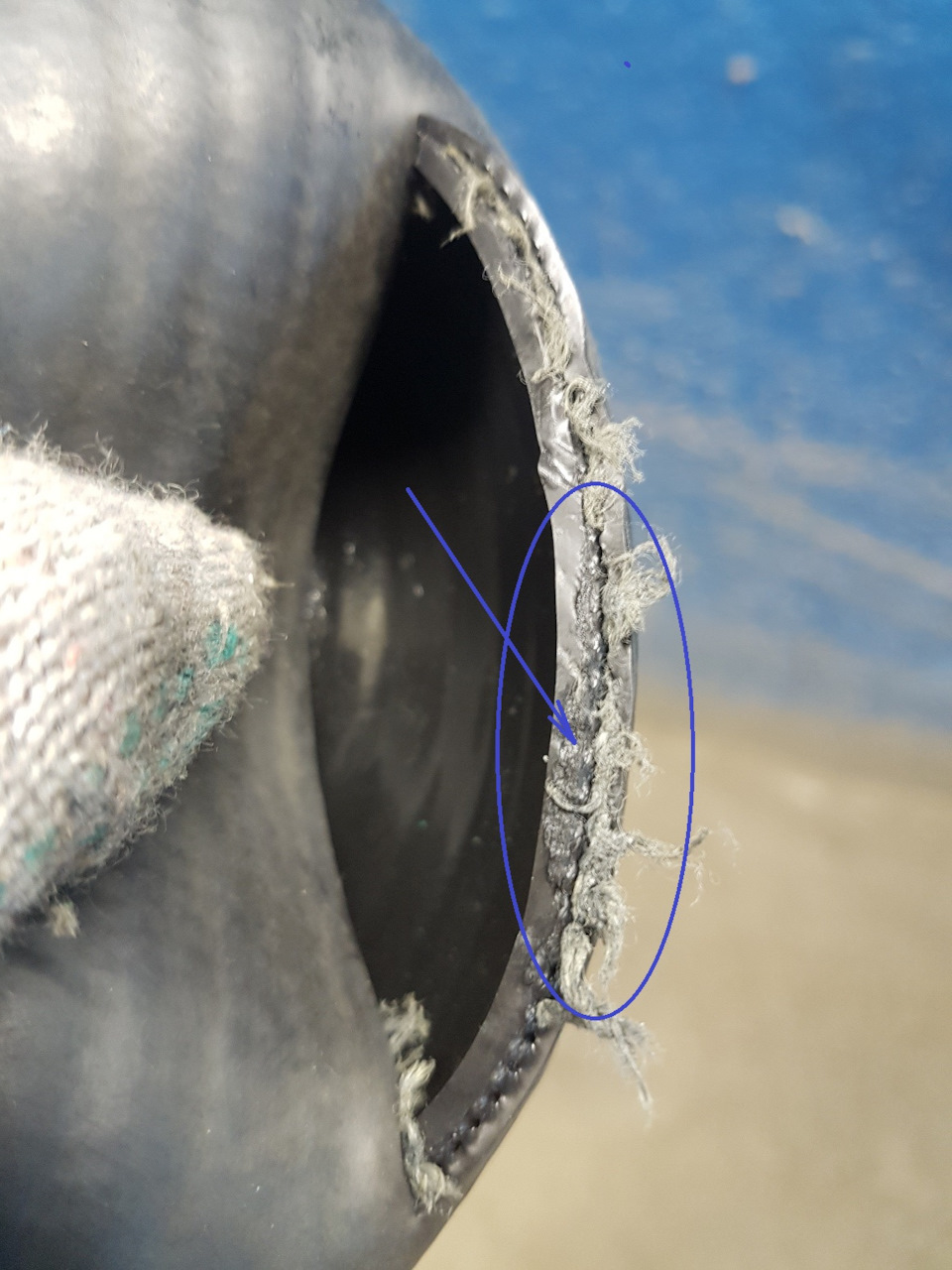 Рванул нижний патрубок интеркулера. — Hyundai Grand Santa Fe, 2,2 л ...