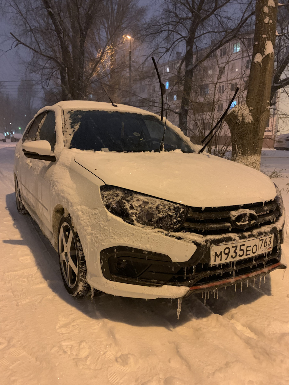 Резина липа 195х45х16 — Lada Гранта Drive Active, 1,6 л, 2023 года ...
