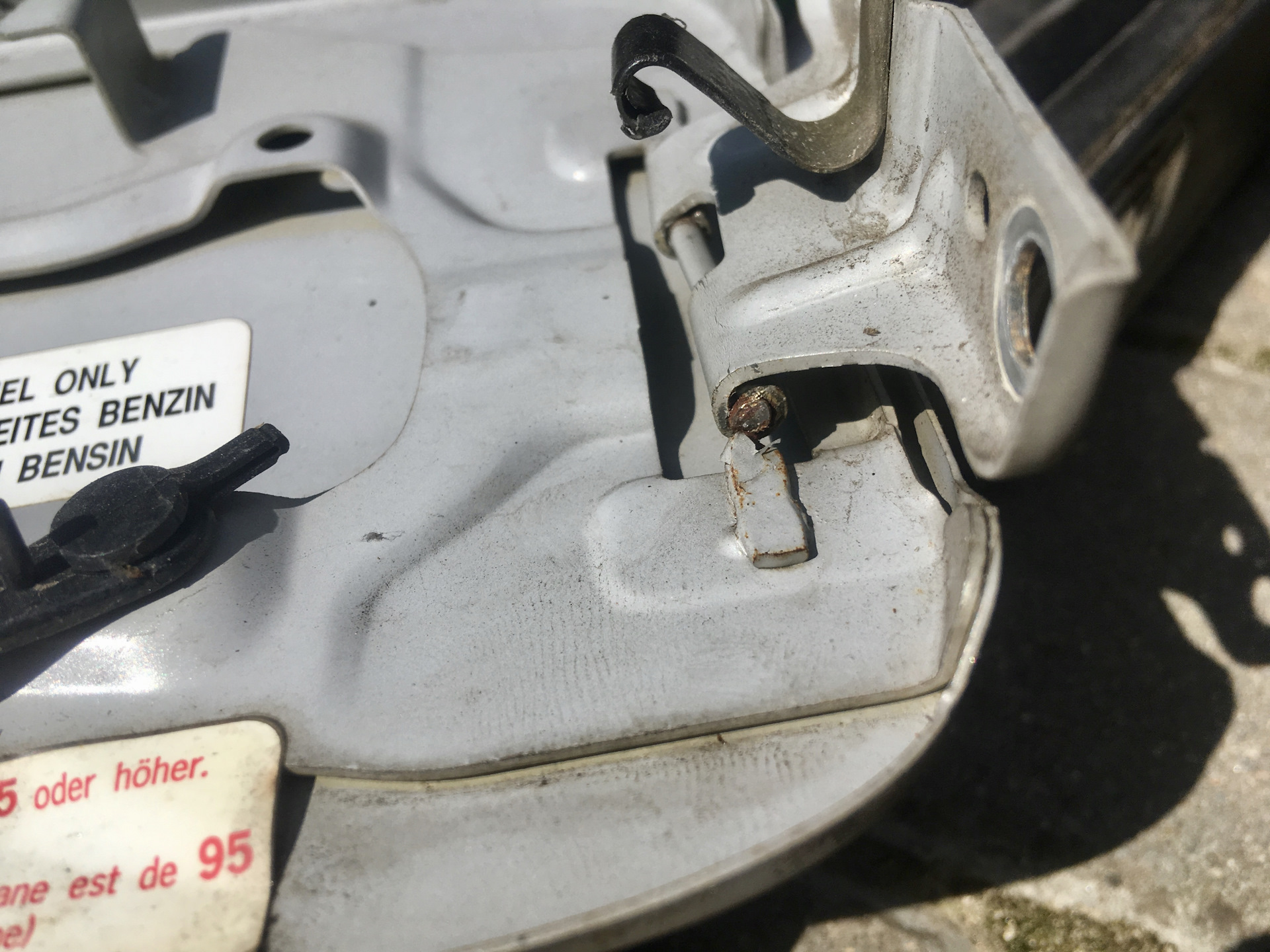 77116-60B20 Suzuki Grand Vitara Лючок бензобака 2005 2012 2006 бу купить по цене