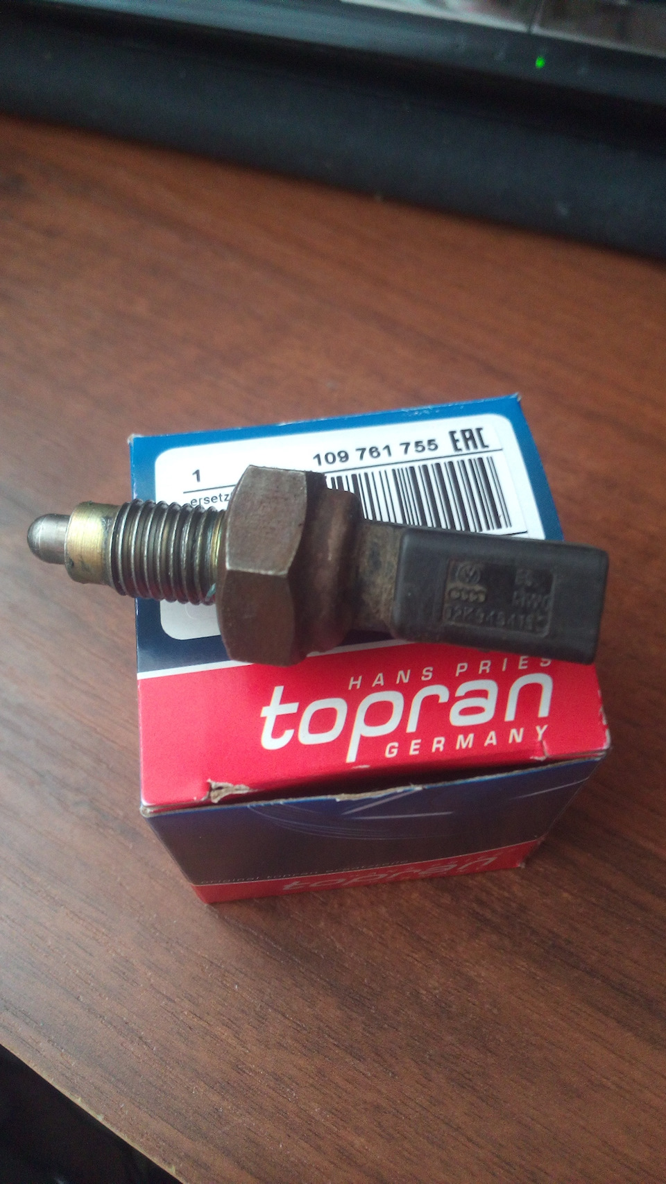 Датчик включения фонаря заднего хода — Volkswagen Jetta IV, 1,8 л, 2002 ...