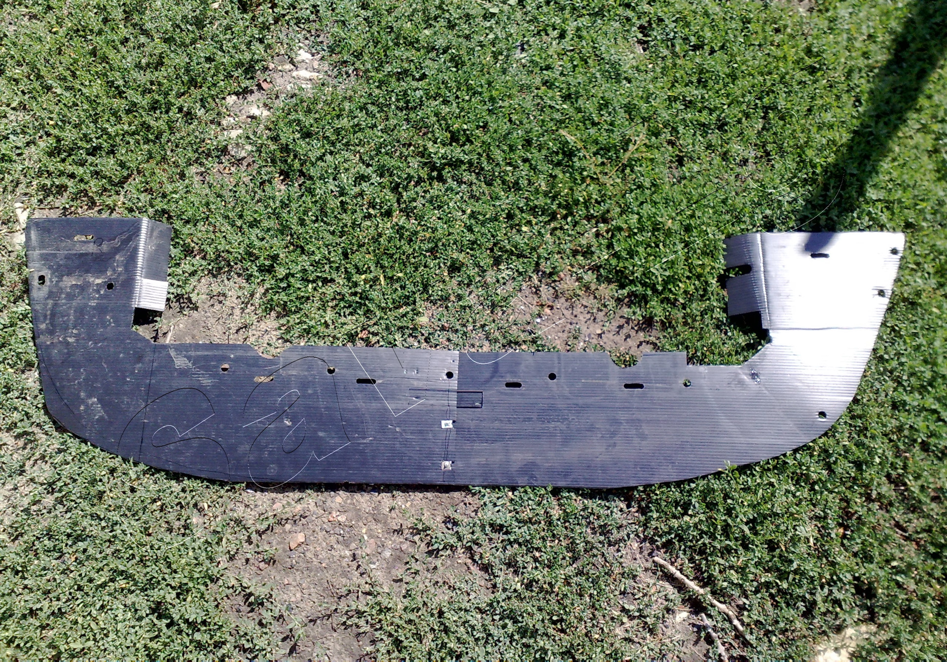 Tyg rn05003va. Ford 325234-7 защита бампера нижняя. пыльник бампера рено меган 3. пыльник бампера mitsubishi carisma 2003. пластиковая защита под передним бампером.