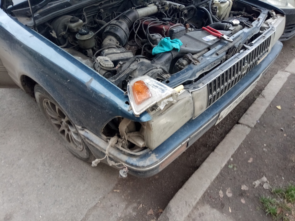 Замена габарита — Toyota Crown (S130), 2 л, 1989 года | стайлинг | DRIVE2