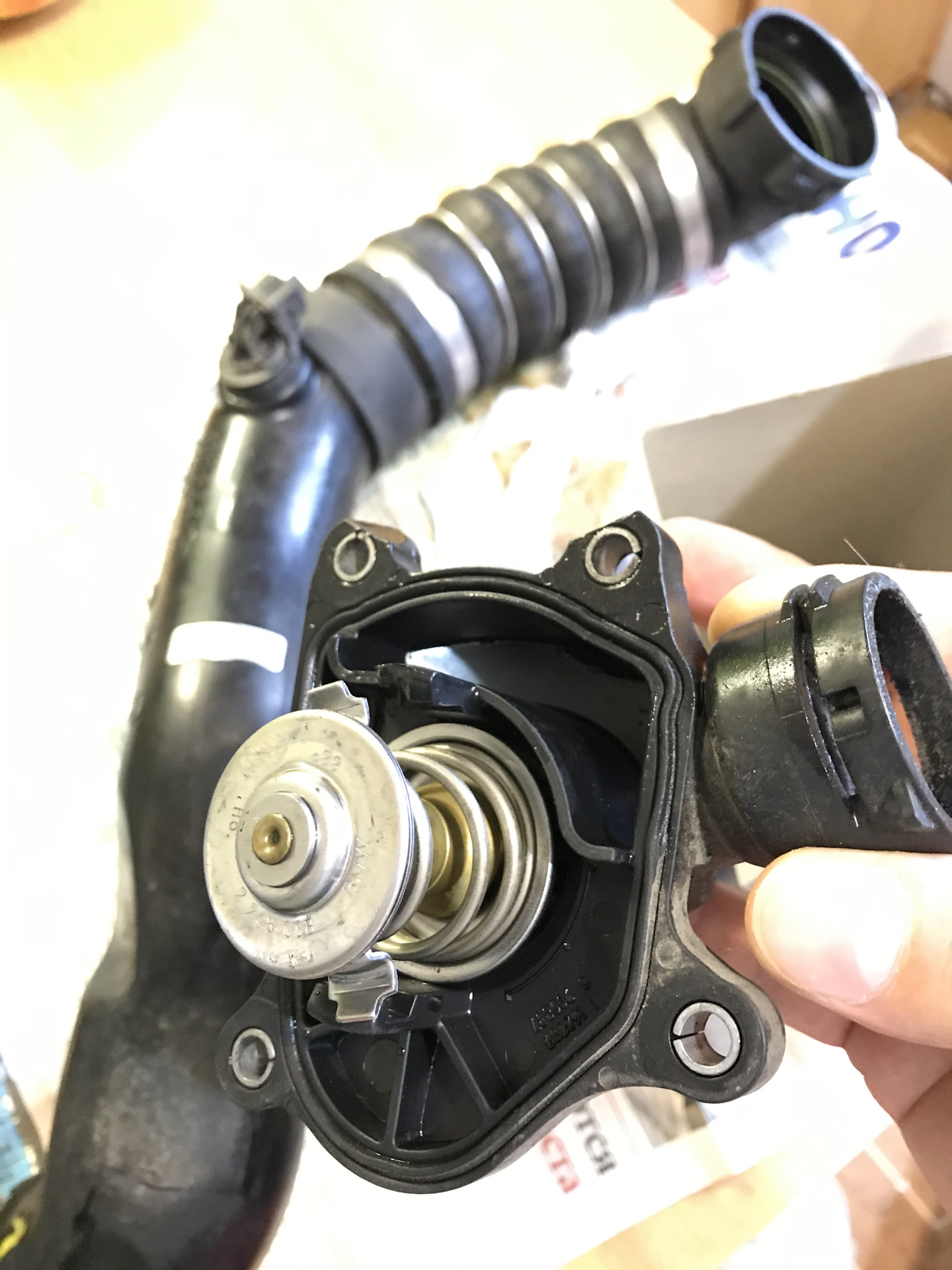 50. Всё как у всех) Термостат и патрубок — BMW X5 (E70), 3 л, 2007 года ...