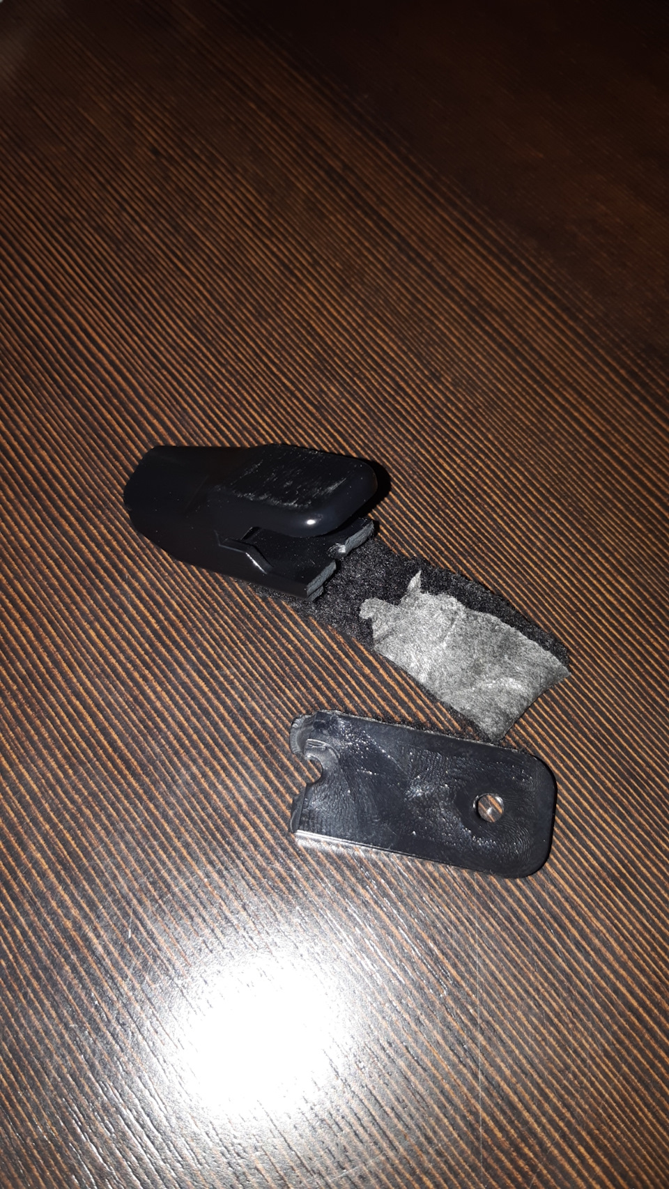 Сломал фиксатор шторки багажника — Toyota RAV4 (IV), 2 л, 2018 года ...