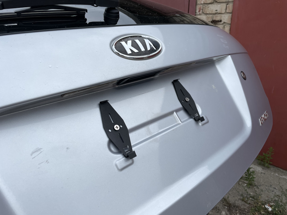Крепление для номерного знака — KIA Rio 5-door (2G), 1,4 л, 2010 года ...