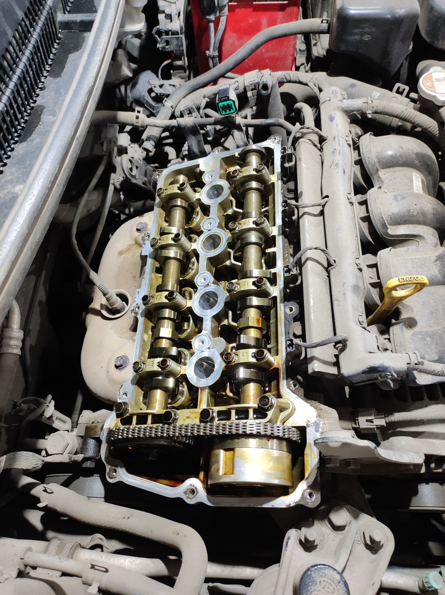 Замена прокладки клапанной крышки и аккумулятора — KIA Rio (3G), 1,6 л ...