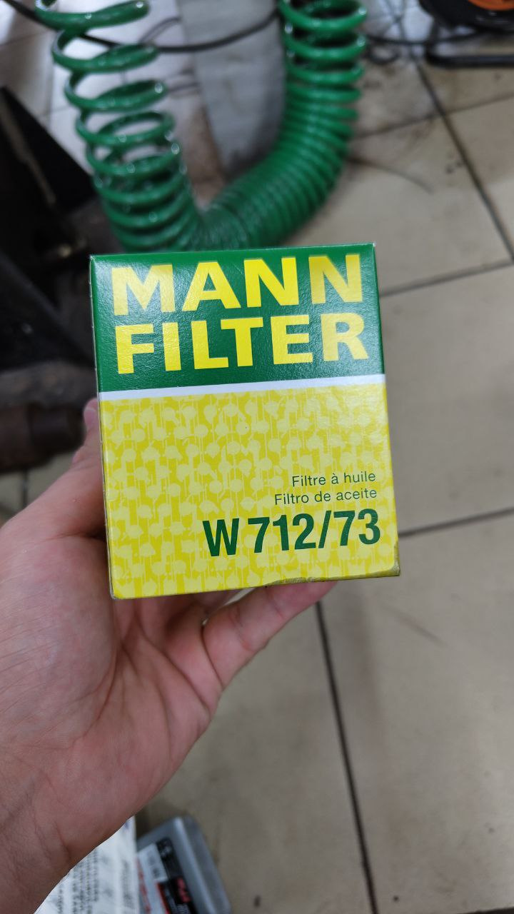 Масляный фильтр, что ставит дилер в Набережных Челнах — FAW Bestune B70. Запчасти на фото: W71273