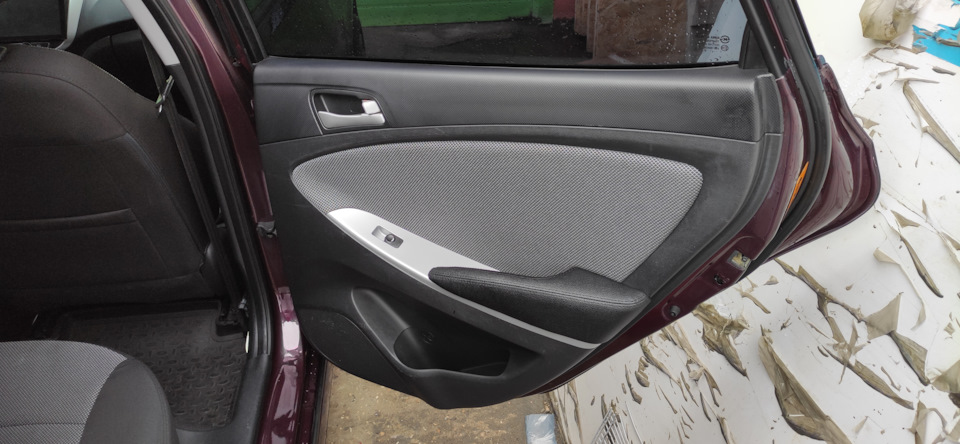 Задние дверные карты от рестайлинга — Hyundai Solaris (1G), 1,6 л, 2012 ...