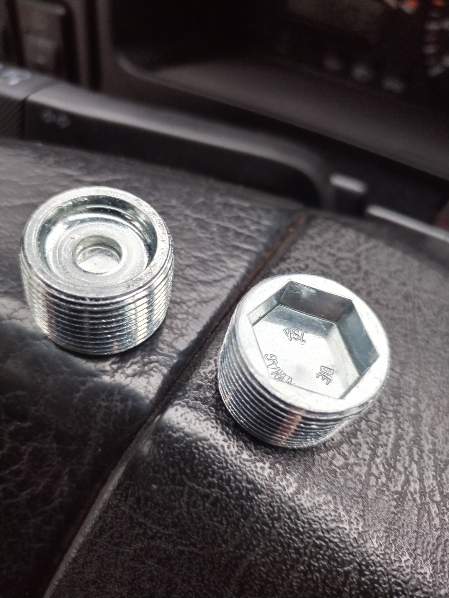 Замена масла МКПП — Volkswagen Passat B3, 1,8 л, 1990 года | расходники ...