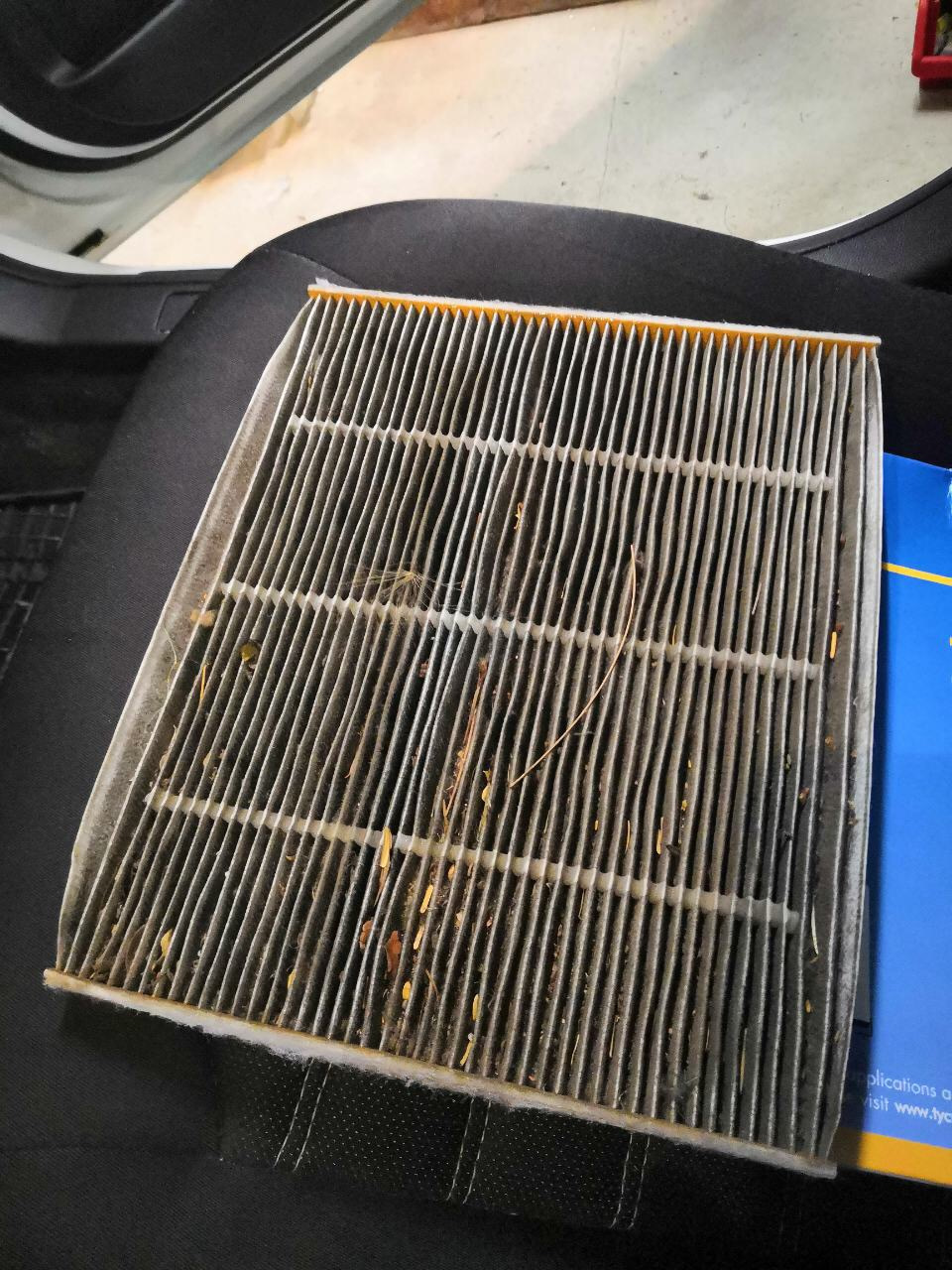 Замена салонного фильтра TYC — Ford Fusion (2G), 2,5 л, 2015 года ...