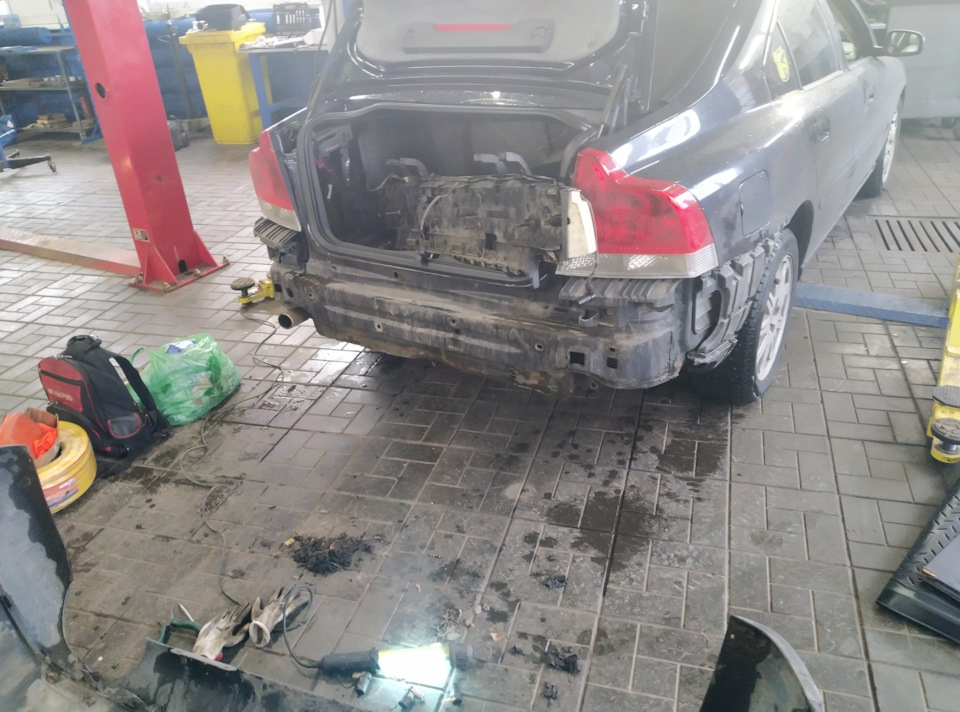 Замена парктроников. — Volvo S60 (1G), 2,5 л, 2006 года | визит на ...