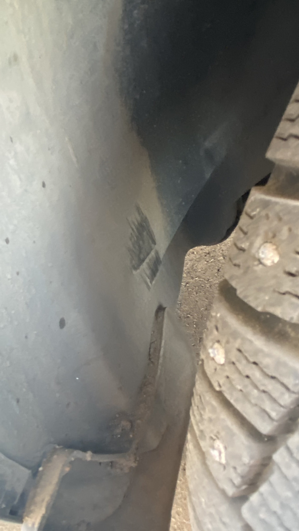 Переобулся на зиму, натирает подкрылок. — Lada Vesta SW Cross, 1,6 л ...