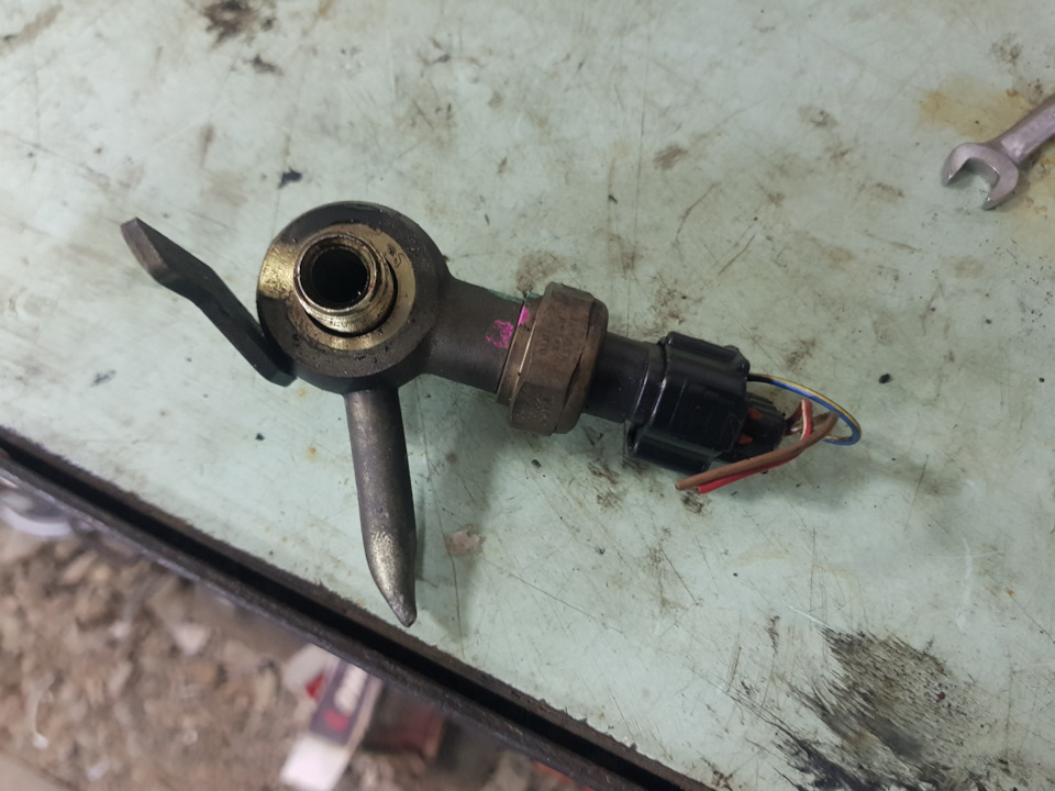 Тугой руль на холостых. Тугой руль туарег 3. Тугой руль на холостых. Тугой руль на холостых. Тугое вращение рулевого колеса причины.