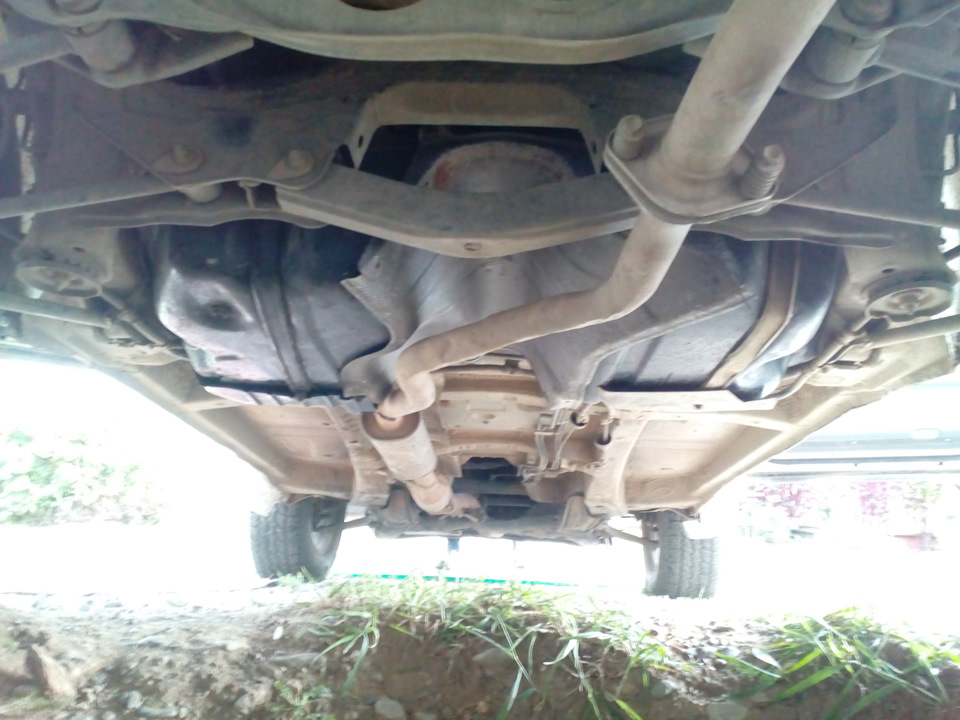 Ну вот и все бак на месте, глушитель на месте, внутри все поставлено, работа завершена . Залили бензин, постоял часок, везде сухо, покатались везде сухо . Значит хорошая работа . — Toyota Harrier (1G)