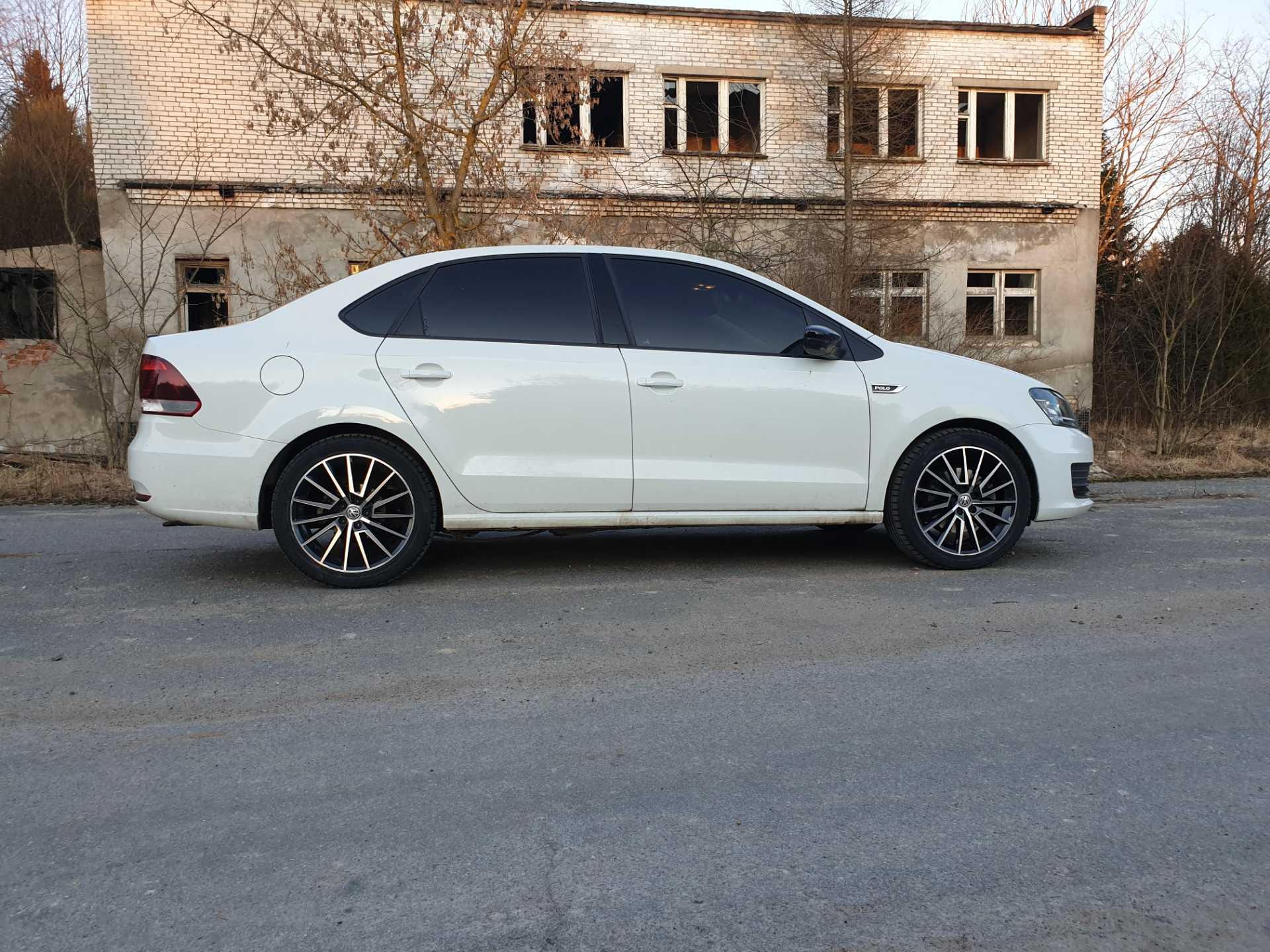 Диски на седан. Диски r17 Polo Rapid. Polo r17 215/45. Диски Rapid Polo 17. 215 45 R17 поло.