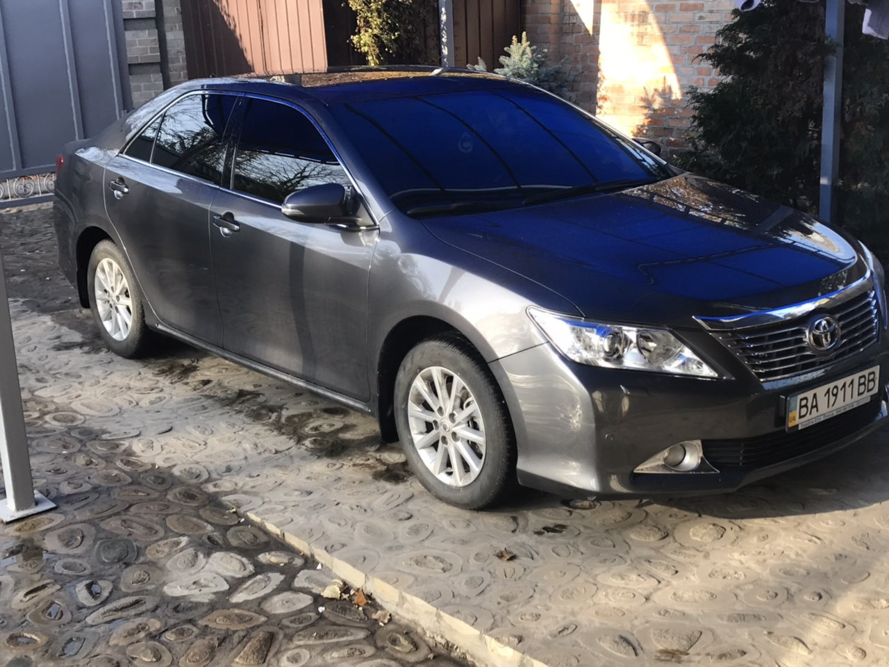 Тойота камри 42. Серая Toyota Camry 2013.