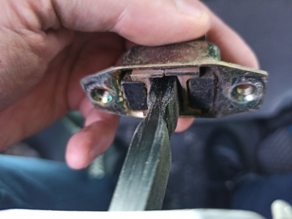 Замена ограничителей дверей — Honda Civic (7G), 1,6 л, 2004 года ...