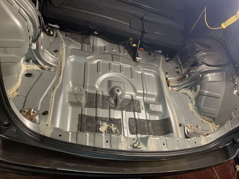 34 — Шумо-виброизоляция багажника ASX — Mitsubishi ASX, 1,6 л, 2011 ...