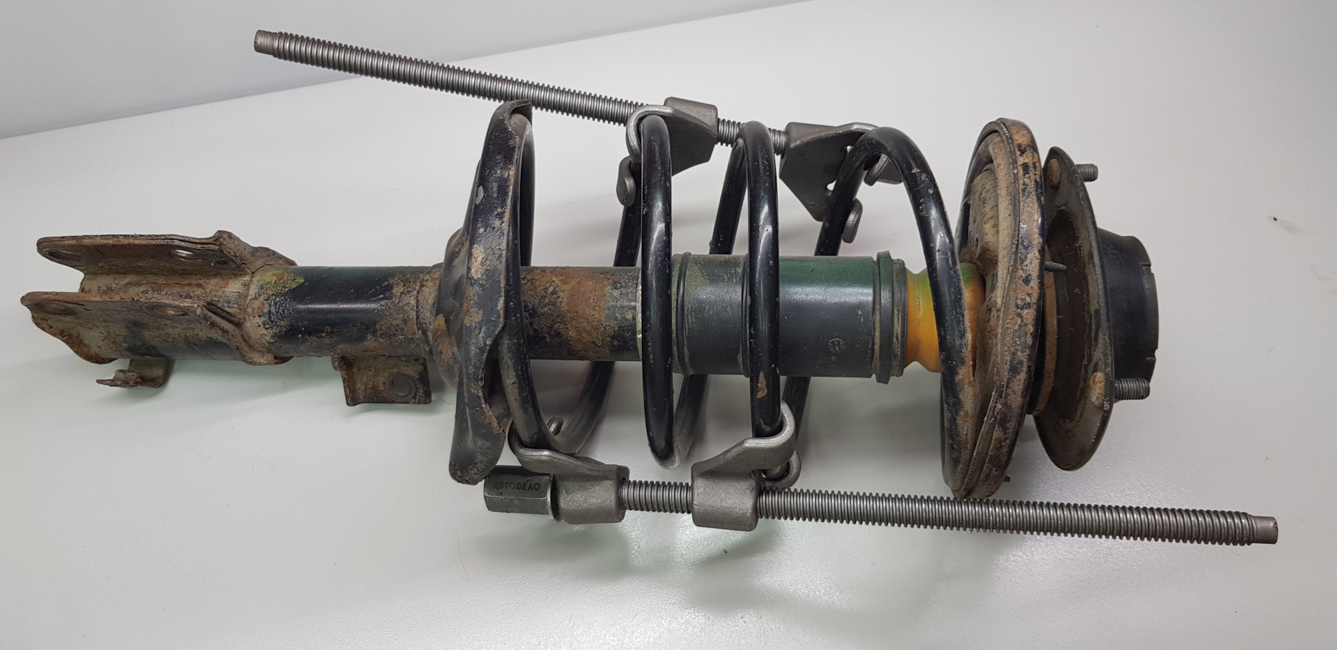 Стойки с разборки по 40$ за штуку Эклипс 3G, Додж Стратус купе ...