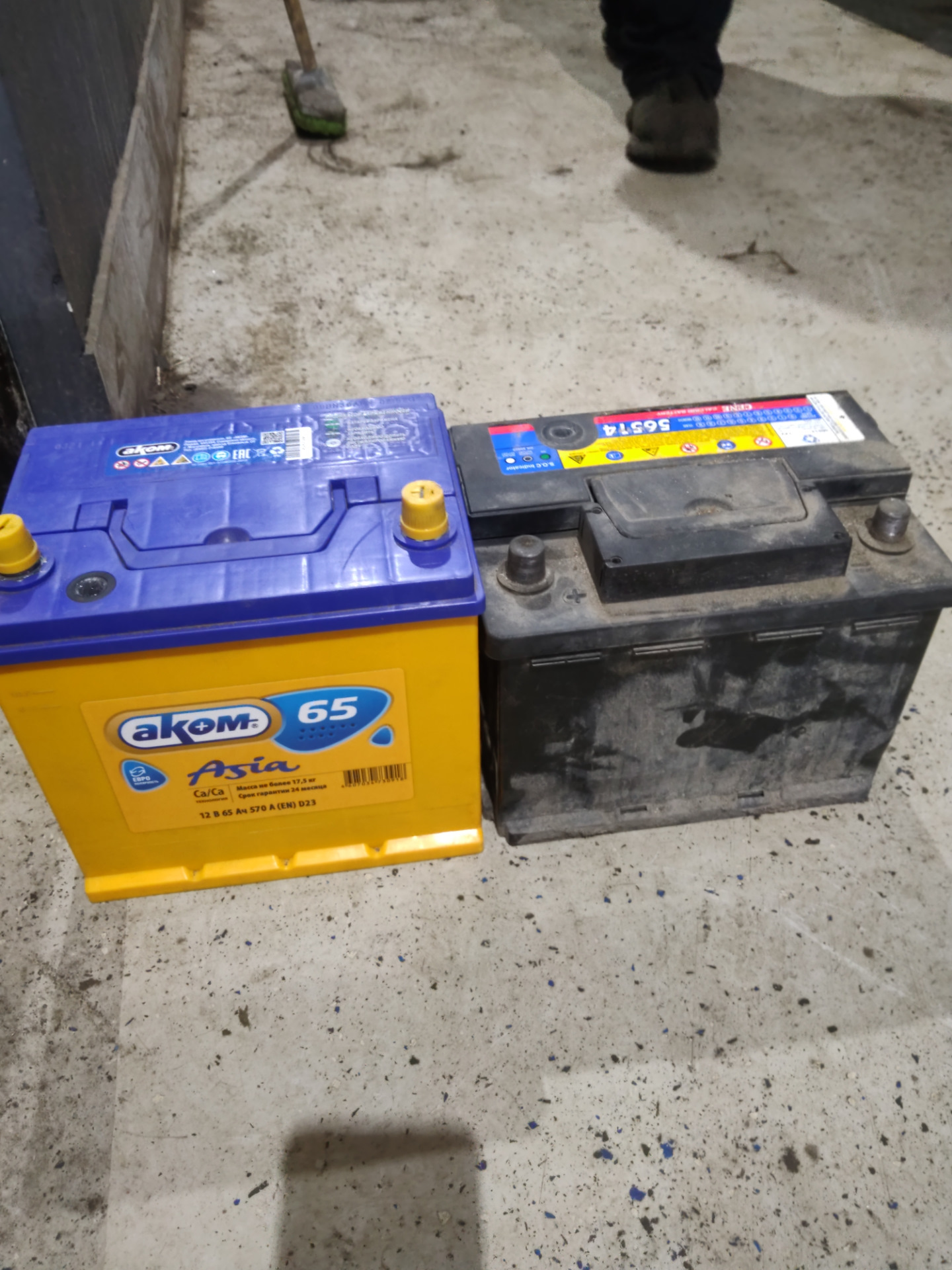 3. Додж джорней аккумулятор. Додж джорни 2010. Додж джорней аккумулятор. Аккумулятор додж караван 2.