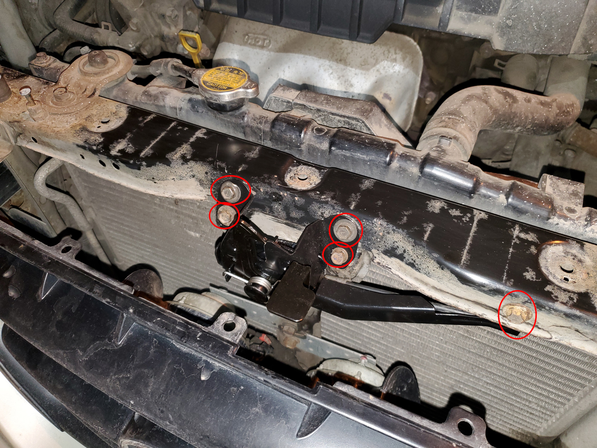 18. Замена замка капота — Hyundai Elantra (3G), 1,6 л, 2003 года ...