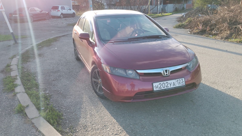 Зелёный ключ на приборке — Honda Civic 4D (8G), 1,8 л, 2006 года ...