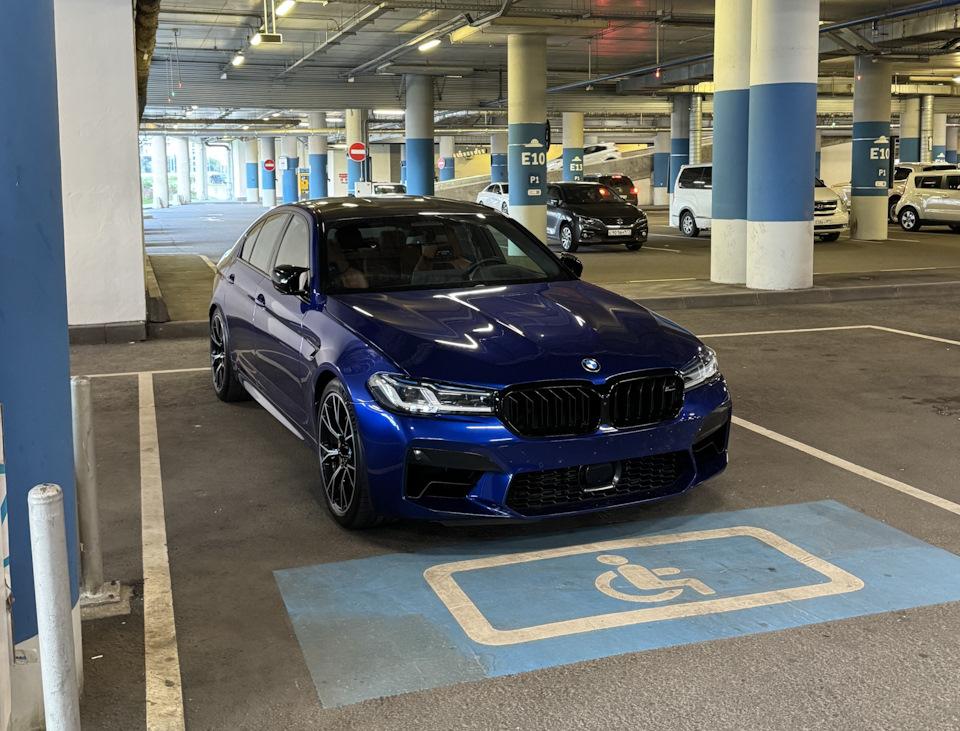 Синий цвет ей идёт! Без номеров смотрится грозно. — Porsche Panamera (2G) 971