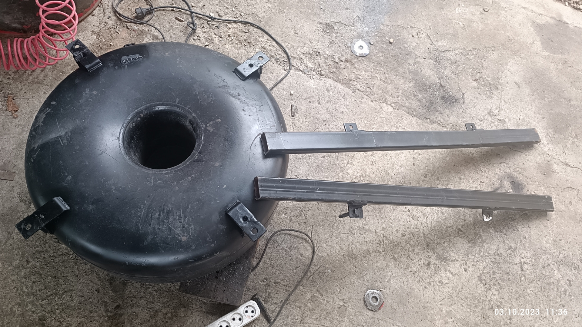 Газовый баллон вместо запаски. — Ford E-Series (4G), 4,6 л, 2000 года ...