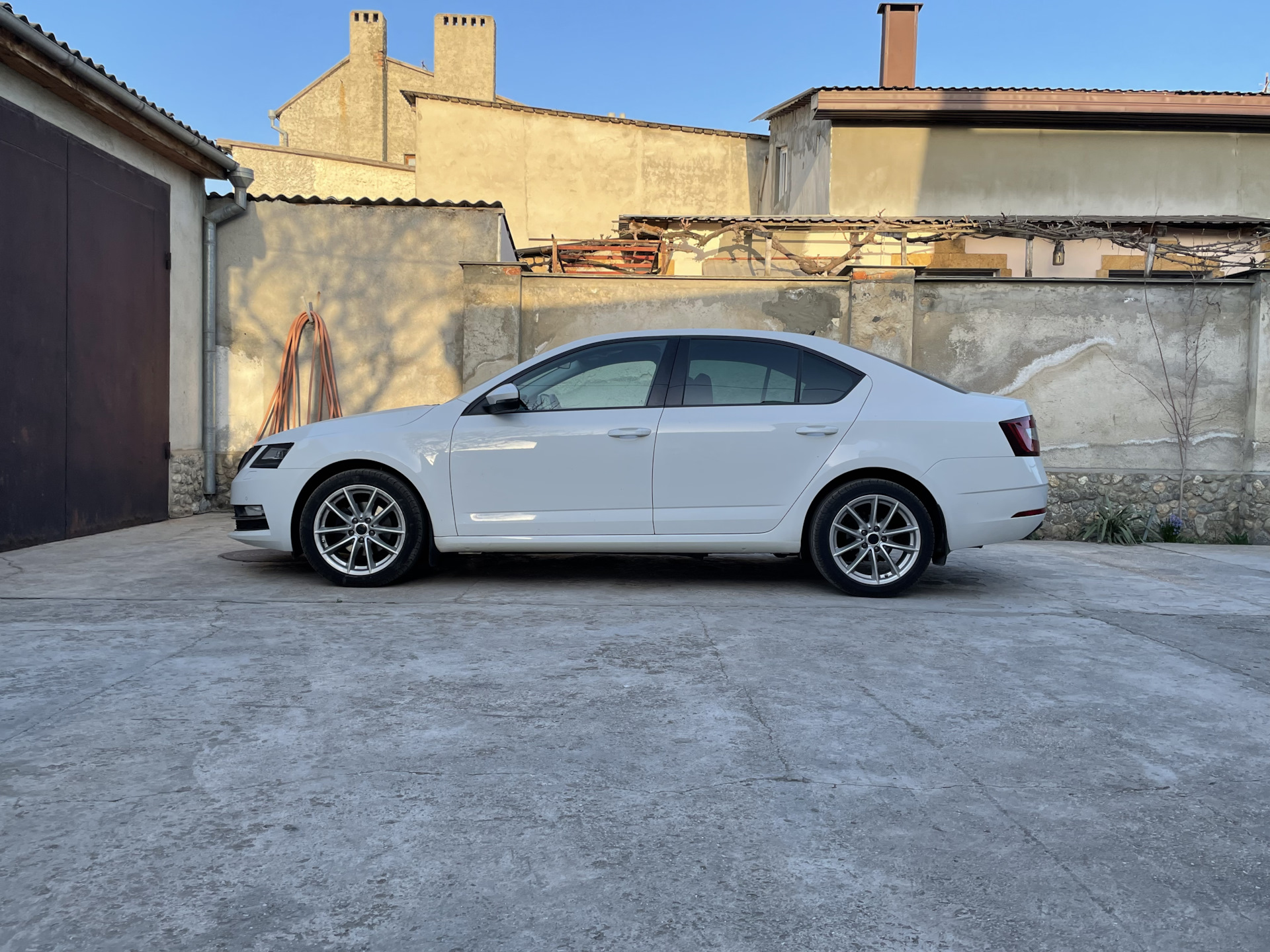 Выбор колёс. Занижение. Lesjofors 4085730 и 4285740 — Skoda Octavia A7 ...