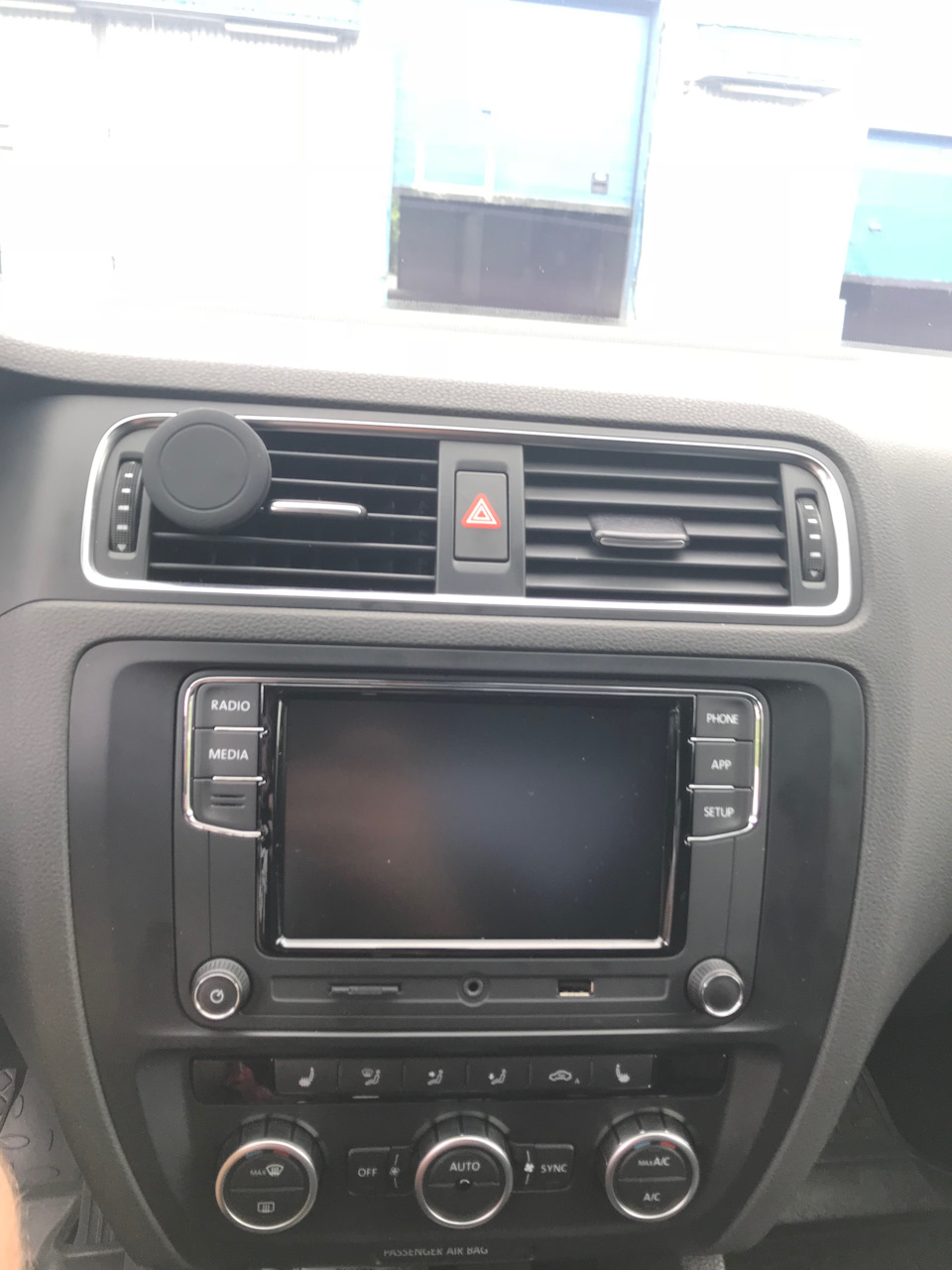 RCD 330 plus carplay — Volkswagen Jetta VI, 1,4 л, 2013 года | автозвук |  DRIVE2