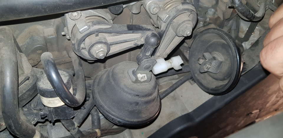 Сломался привод заслонки — Audi A8 (D3), 4,2 л, 2005 года | поломка ...