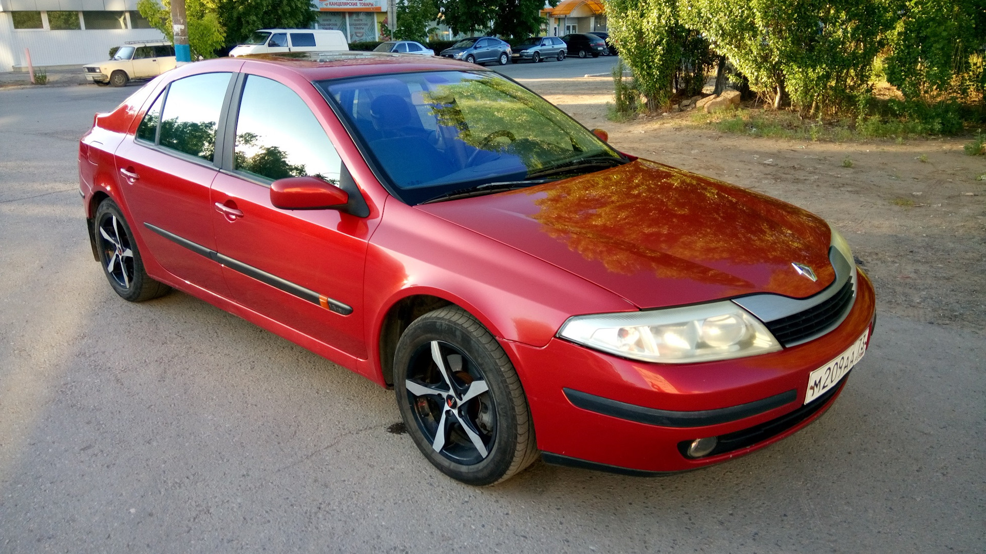 Красных 2002. Рено Лагуна 2 красная. Renault Laguna красный. Рено Лагуна красная 2л. Рено Лагуна 2002 красный.