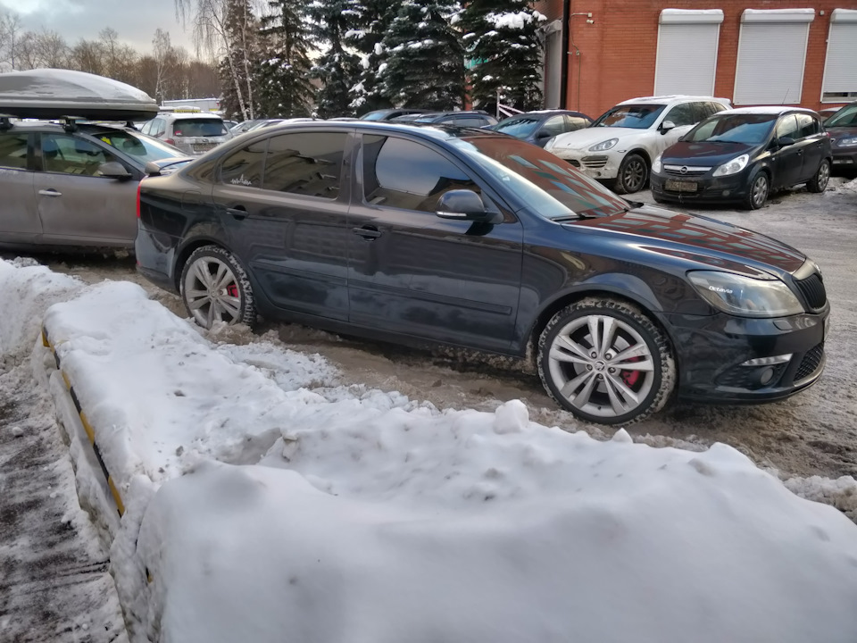 Skoda octavia бьет током