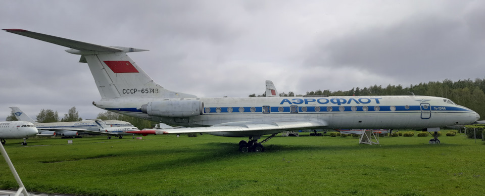 Ту-134а, реактивный ближнемагистральный авиалайнер. Один из самых надёжных самолётов в своём классе. По статистике за всё время эксплуатации на самолётах такого типа перевезено более полумиллиарда пассажиров. — Jeep Cherokee (KL)