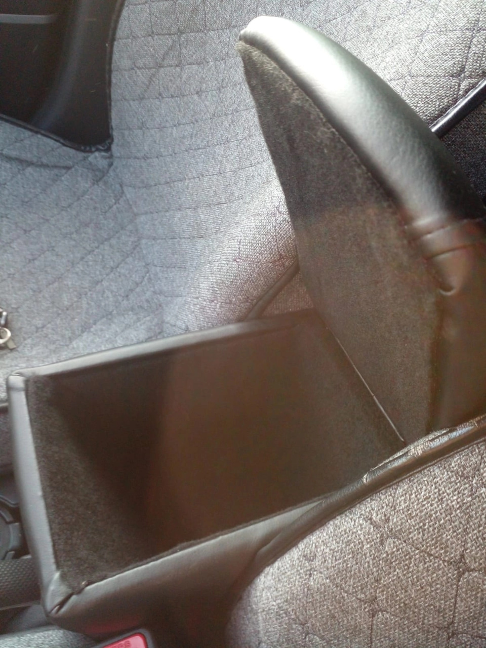 Установка переднего подлокотника Солярис — Hyundai Solaris Hatchback, 1 ...