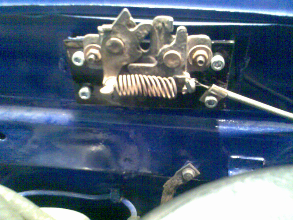 Замок капота установлен — ИЖ Москвич 412, 1,5 л, 1983 года | своими ...