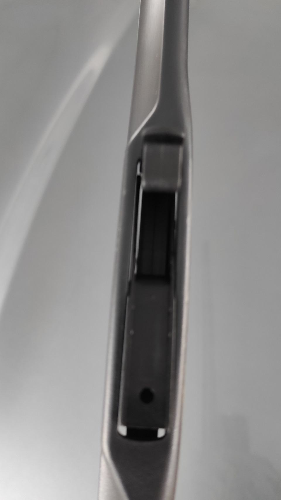 Сверху защёлка — KIA Sportage (4G)