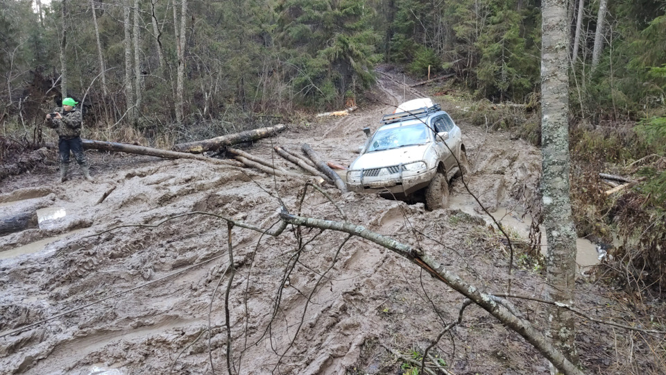Вот так выглядил ручей после аттракциона — Toyota Land Cruiser 100
