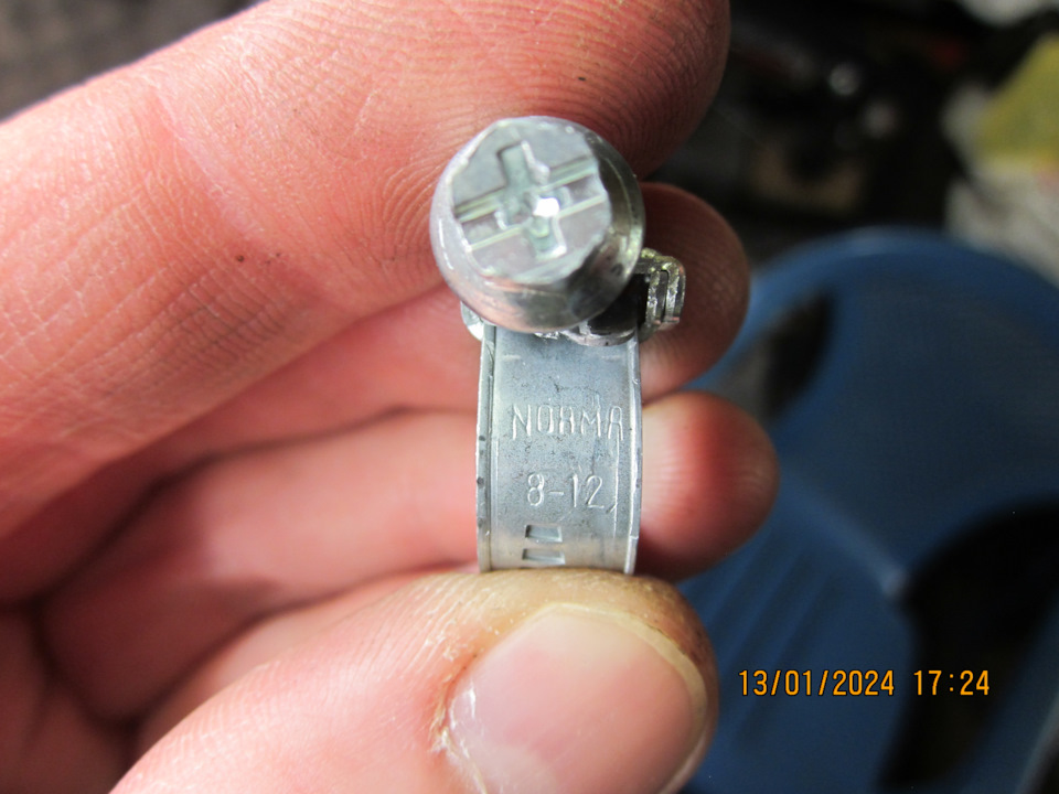 Применённый для соединения шланга с новым штуцером червячный хомут — Lada Vesta SW (1G)