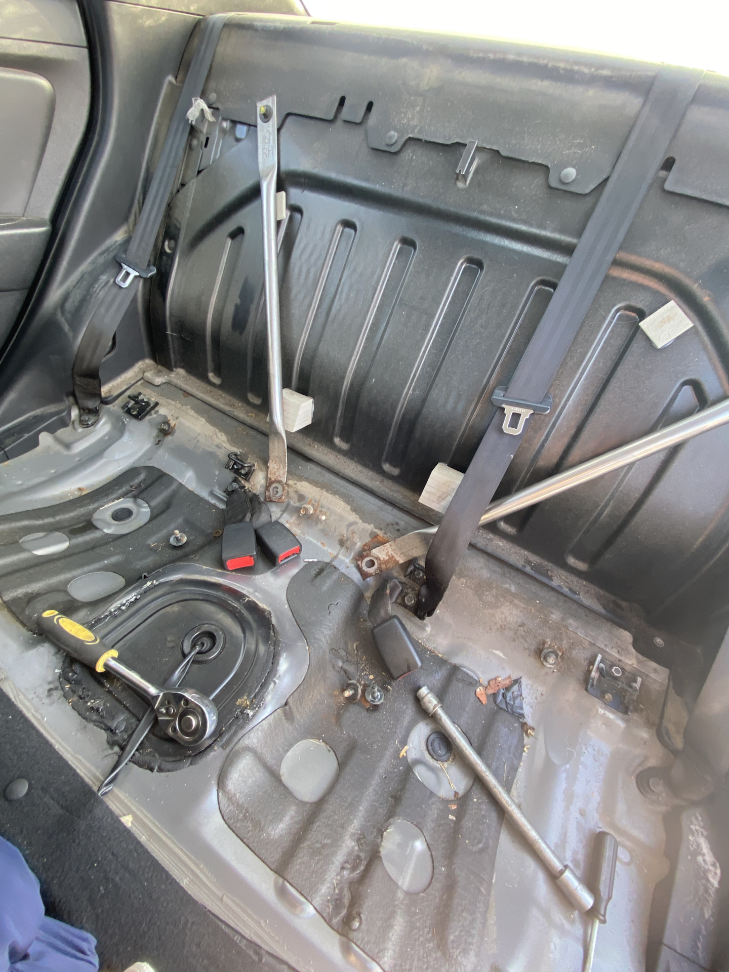 Замена ручки открывания багажника и лючка бензобака — DRIVE2