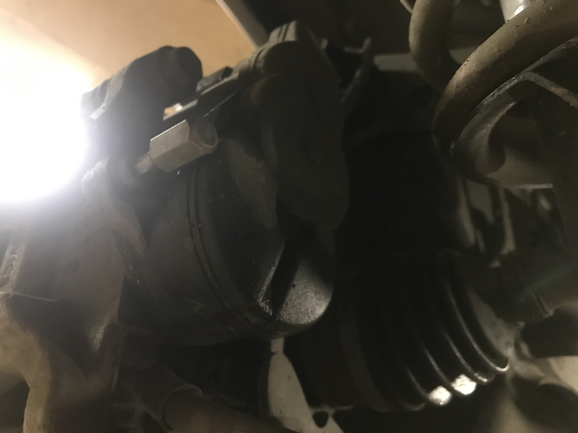 Электро ручник, или замена тормозных колодок своими руками без ...