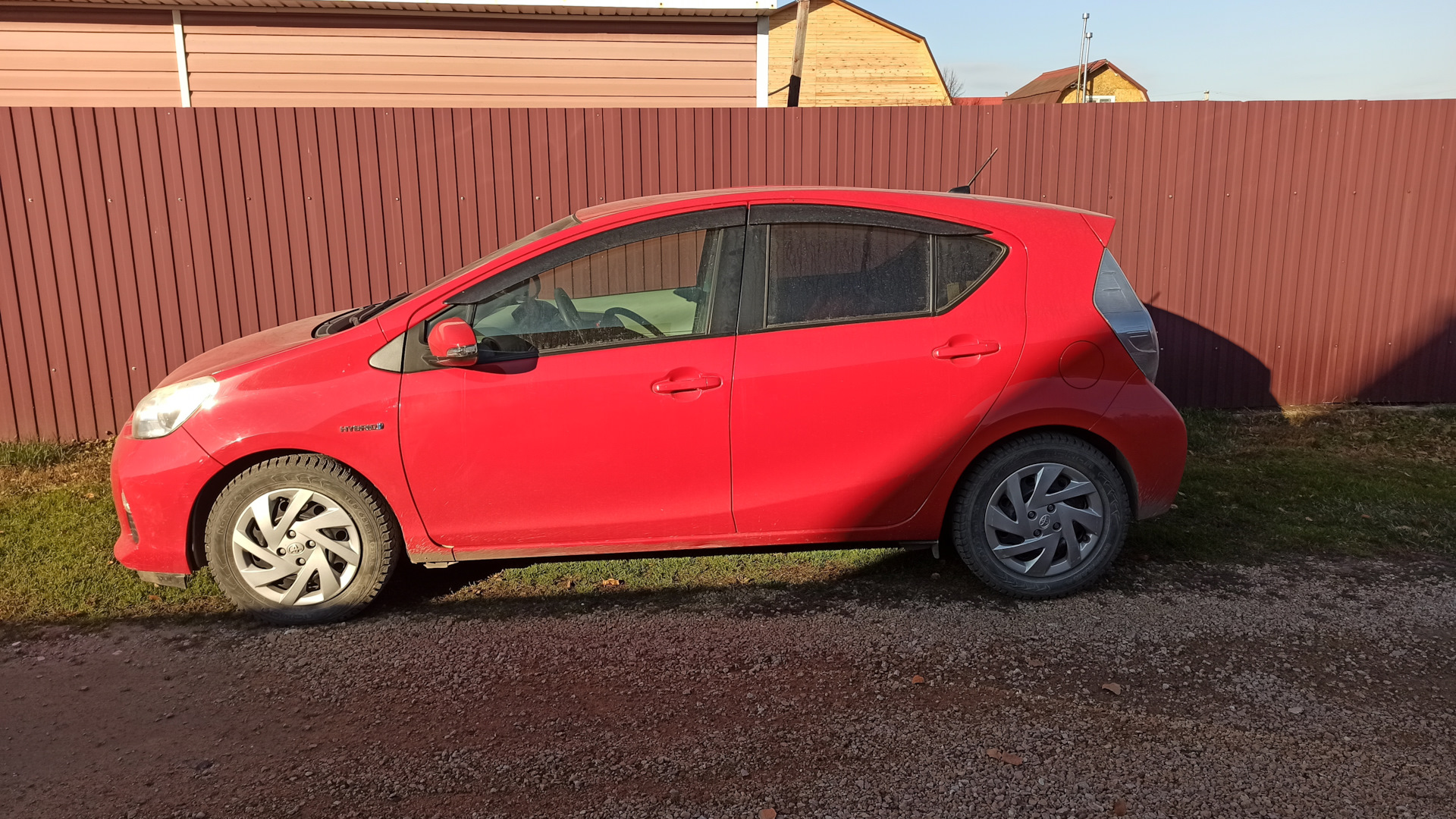 Toyota Aqua (1G) 1.5 гибридный 2012 | на DRIVE2