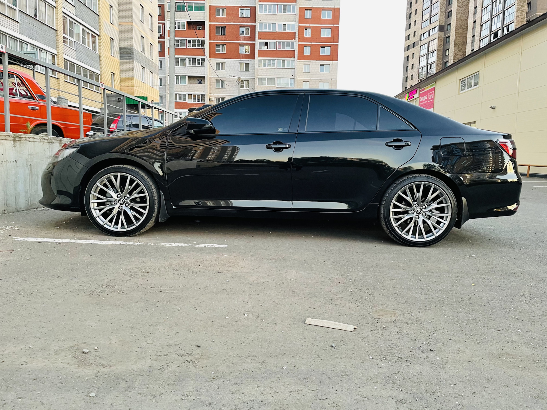 Камри 50 занижение. Занижение Камри 50. Камри 50 -30 занижение. Camry xv70 занижение.