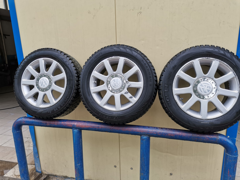 Резина на дисках пассат. Колеса 235/45 r18. Резина на дисках пассат. Interlagos r17 jetta. Штатные диски пассат б6.