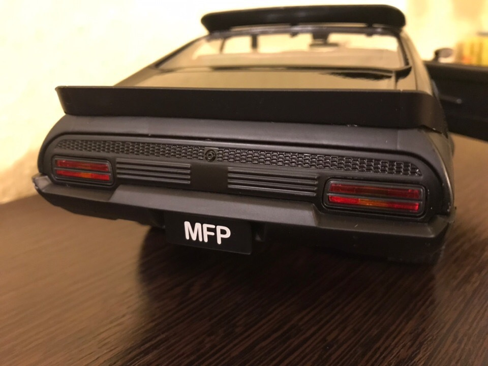 1:18 1973 Ford Falcon XB Last Of The V8 INTERCEPTOR 1:18