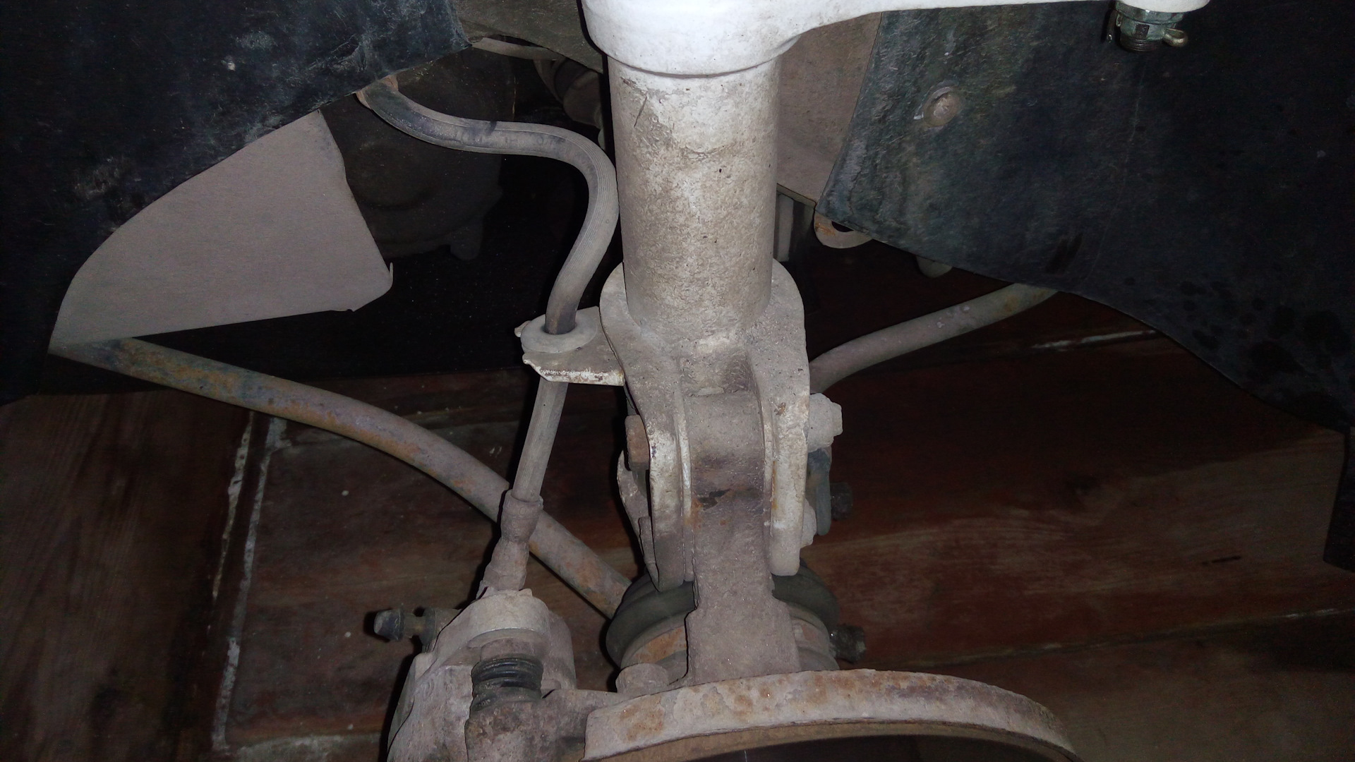 Небольшой осмотр авто Лада 2109 "ТЕЛЕПОРТ" снизу при смене колес на ...