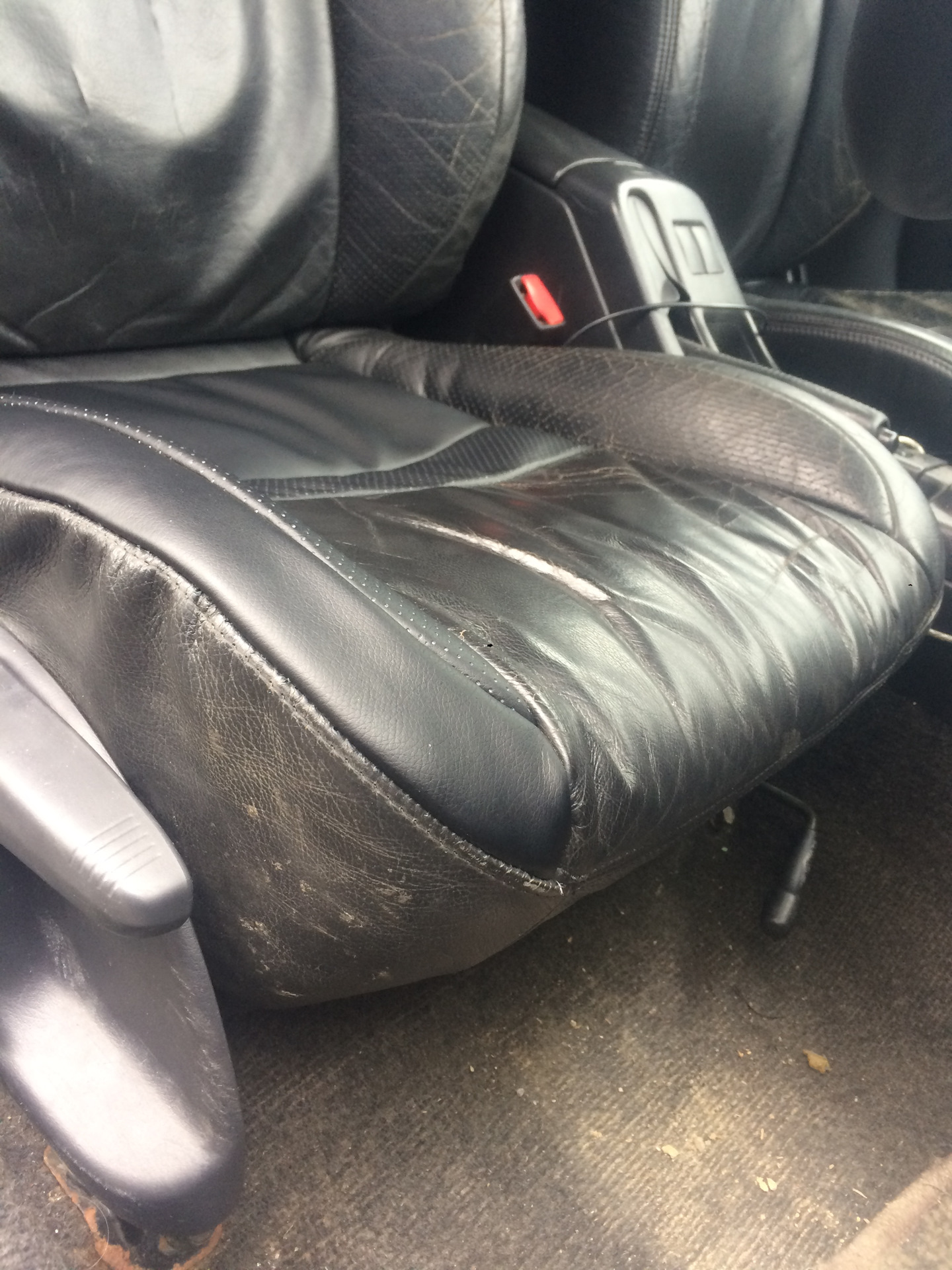 Как увеличить увеличить сиденье. Subaru b9 tribeca front chair. Сидушки для автомобиля. Driver seat foam. Боковая поддержка на сиденье авто.