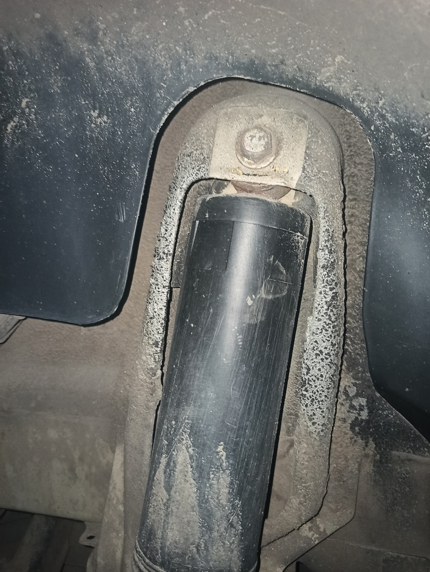 Задние амортизаторы — Chevrolet Captiva (1G), 2,4 л, 2008 года | своими ...