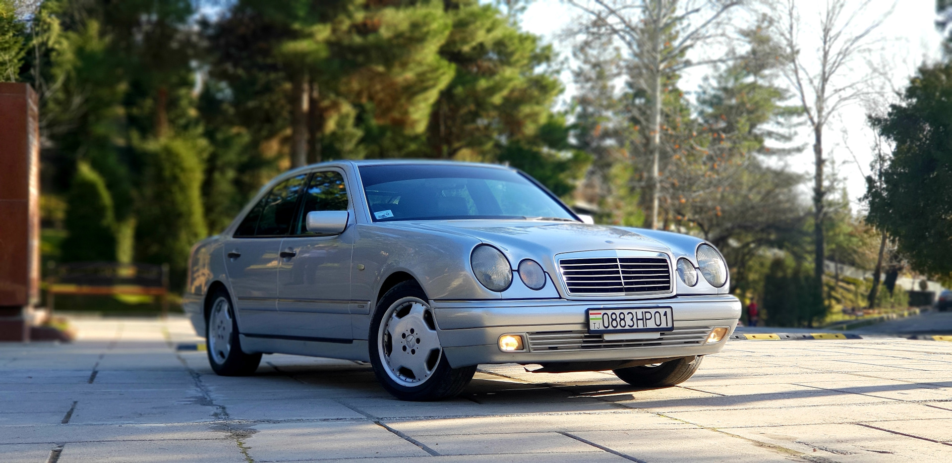 Mercedes Benz e210