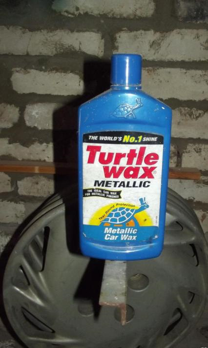 Ptfe wax. Turtle Wax Plus PTFE. Turtle Wax полироль. Полироль тартл Вакс для металлика. Turtle химия для авто.